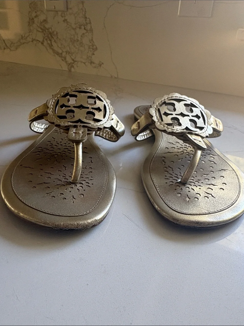 Tory Burch Women's Metallic Gold Leather Thong Sandals size 9.5